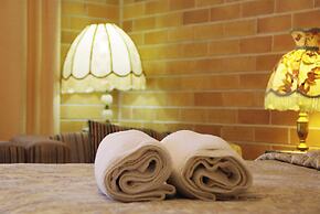 White Lanterns Motel