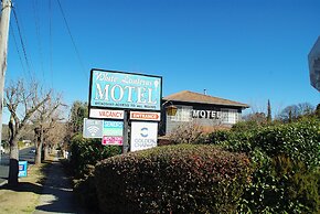 White Lanterns Motel