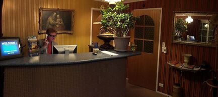 White Lanterns Motel