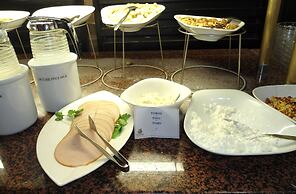 Apollonia Beach Resort & Spa