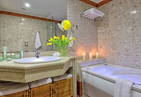 Apollonia Beach Resort & Spa