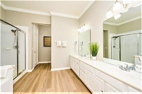 Vista Cay Resort by Millenium at Universal Blvd