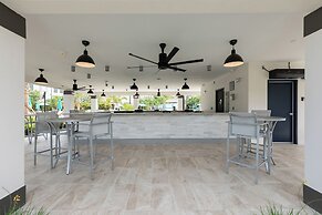 Vista Cay Resort by Millenium at Universal Blvd