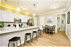 Vista Cay Resort by Millenium at Universal Blvd