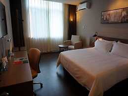 Jinjiang Inn Naning Chaoyang Square Renmin Park