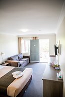 Lilac City Motor Inn & Steakhouse