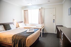 Lilac City Motor Inn & Steakhouse