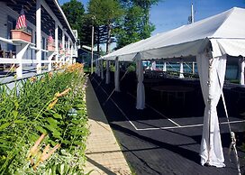 The Inn at Starlight Lake