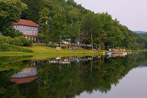 The Inn at Starlight Lake