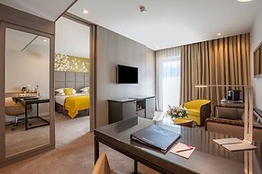 Crowne Plaza Lyon - Cité Internationale by IHG
