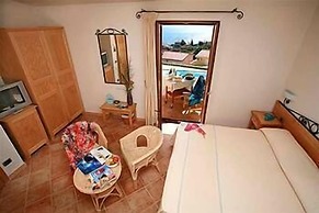 Hotel Villa Gustui Maris