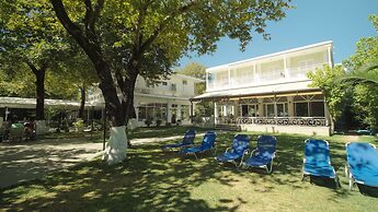 Avra Beach Hotel