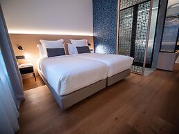 Paxton Paris MLV