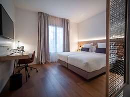 Paxton Paris MLV