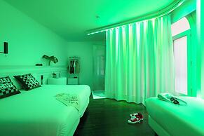 Chic & Basic Born Boutique Hotel