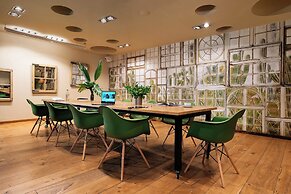 Chic & Basic Born Boutique Hotel