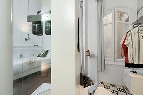 Chic & Basic Born Boutique Hotel