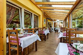 Hotel De La Poste - Logis De France