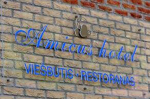 Amicus Hotel