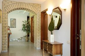 Amicus Hotel