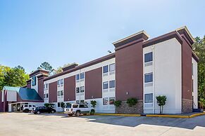 Quality Inn & Suites near Six Flags East