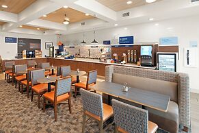 Holiday Inn Express & Suites Interstate 90 by IHG