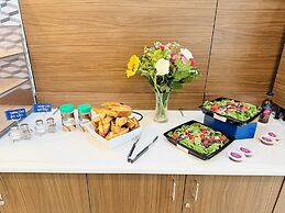 Holiday Inn Express & Suites Interstate 90 by IHG