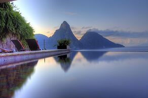 Jade Mountain Resort
