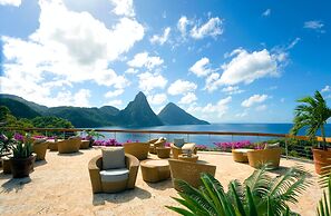 Jade Mountain Resort