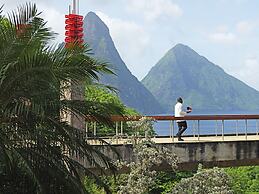 Jade Mountain Resort