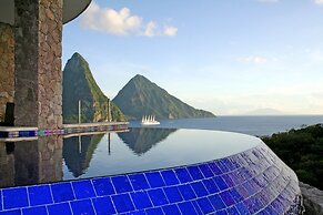 Jade Mountain Resort