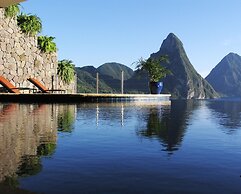 Jade Mountain Resort
