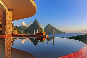 Jade Mountain Resort