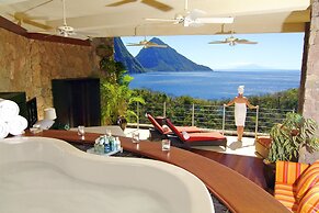 Jade Mountain Resort