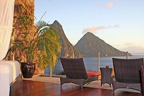 Jade Mountain Resort