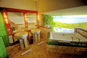 Jade Mountain Resort