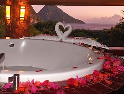 Jade Mountain Resort