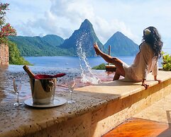 Jade Mountain Resort