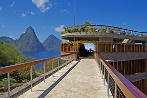 Jade Mountain Resort