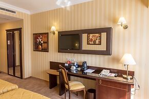 Ramada Hotel & Suites by Wyndham Bucharest North