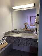 Tides Motor Inn at Stehli Beach