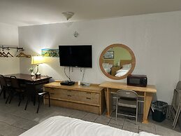 Tides Motor Inn at Stehli Beach