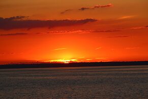 Tides Motor Inn at Stehli Beach