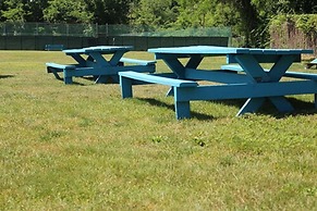 Tides Motor Inn at Stehli Beach