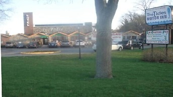 Tides Motor Inn at Stehli Beach