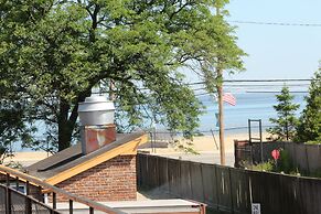 Tides Motor Inn at Stehli Beach