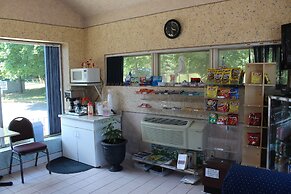 Tides Motor Inn at Stehli Beach