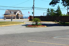 Tides Motor Inn at Stehli Beach