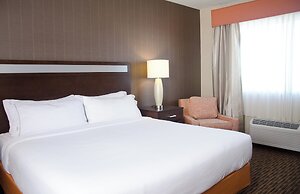 Holiday Inn Express Hotel & Suites Watertown-Thousand Island by IHG