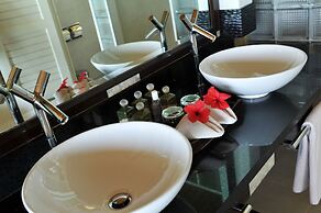 Komandoo Maldives Island Resort